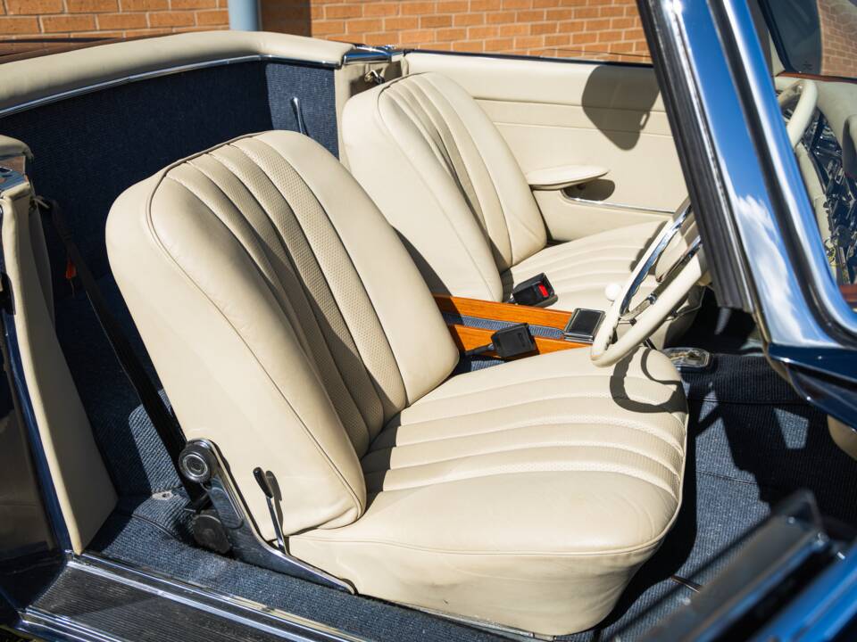 Image 49/50 of Mercedes-Benz 230 SL (1971)