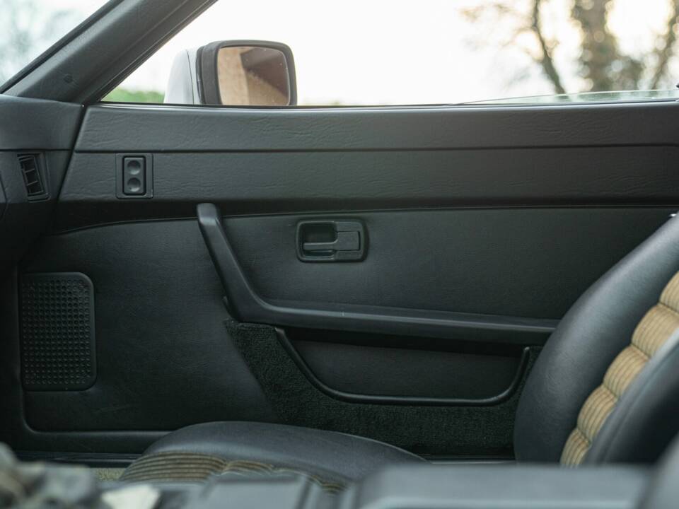 Bild 32/50 von Porsche 944 (1985)