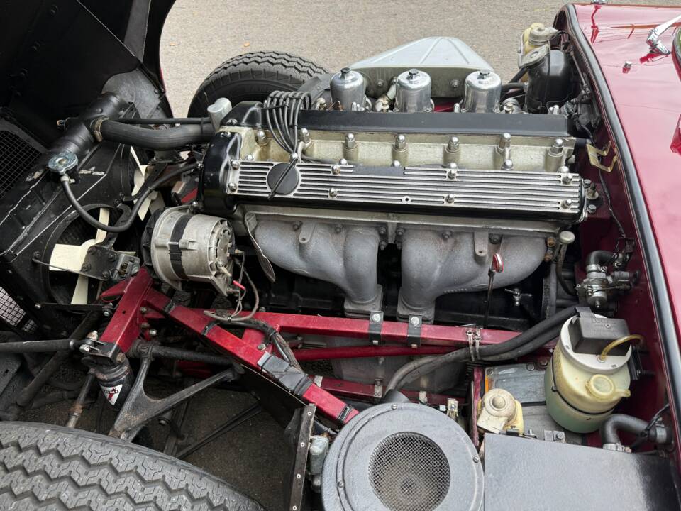 Immagine 20/29 di Jaguar E-Type (1970)