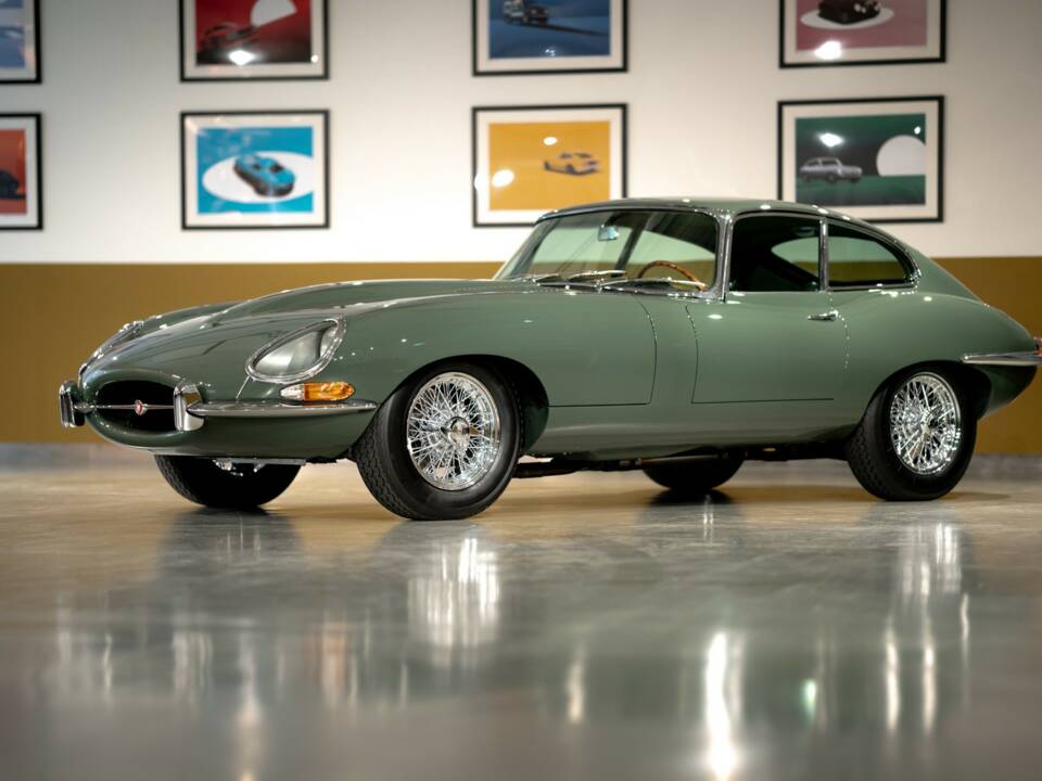 Image 9/50 of Jaguar E-Type 4.2 (1966)
