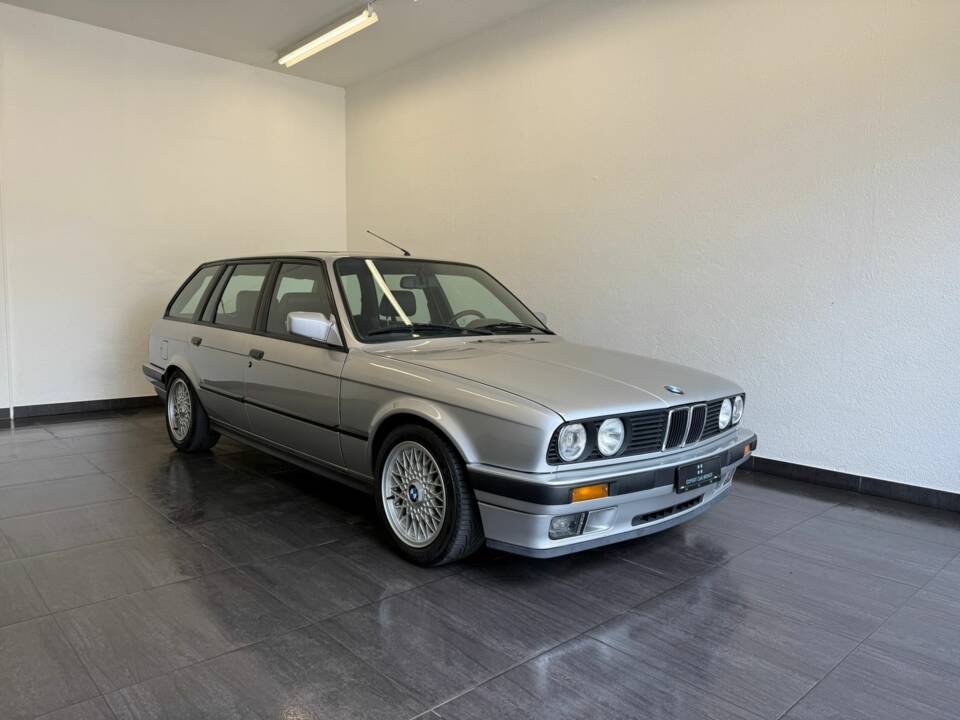 Immagine 1/50 di BMW 325i Touring (1992)