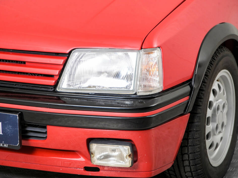 Image 22/50 of Peugeot 205 GTi 1.6 (1986)