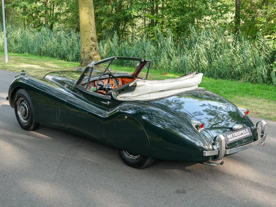 Image 3/50 of Jaguar XK 120 DHC (1953)