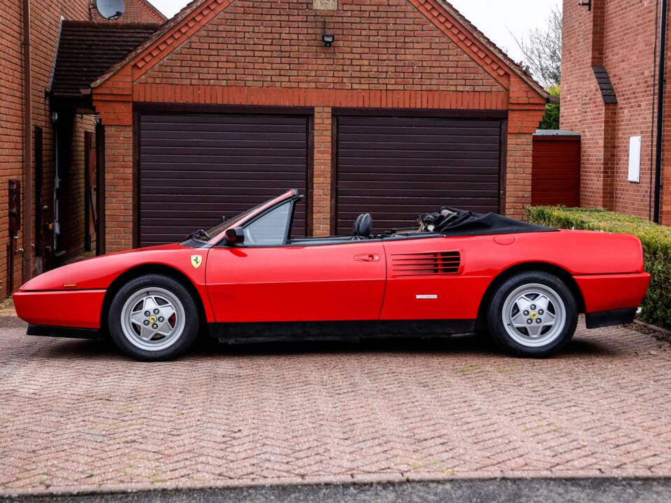 Image 2/42 of Ferrari Mondial T (1990)