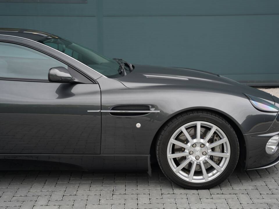 Image 24/50 of Aston Martin V12 Vanquish S (2007)