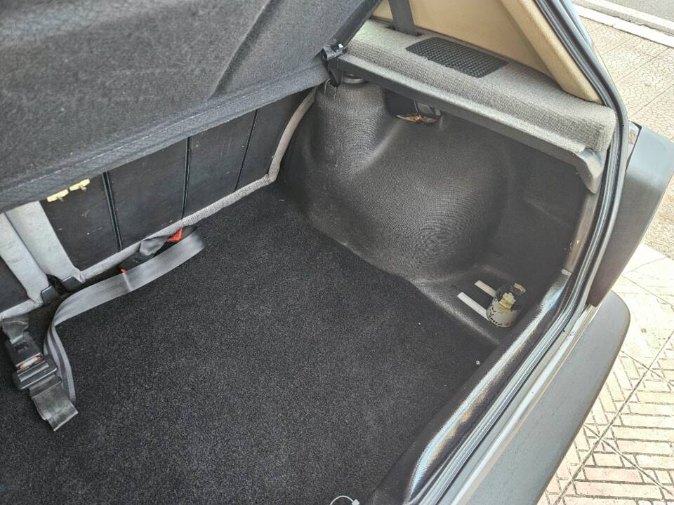 Bild 64/91 von Volkswagen Golf II 1.6 (1990)