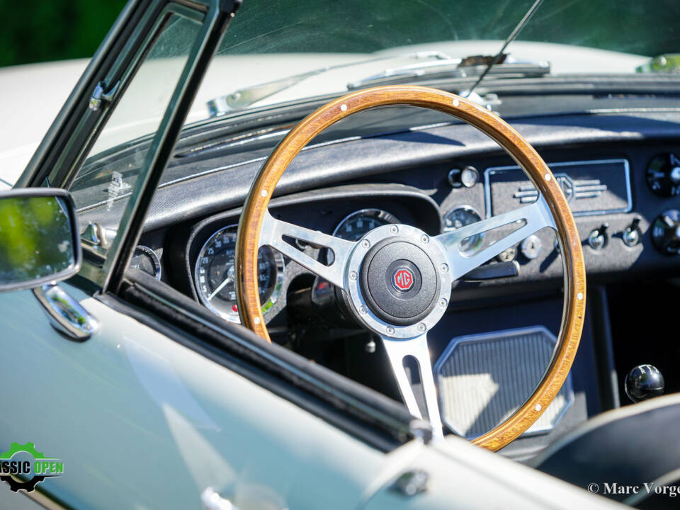 Bild 28/47 von MG MGB (1970)