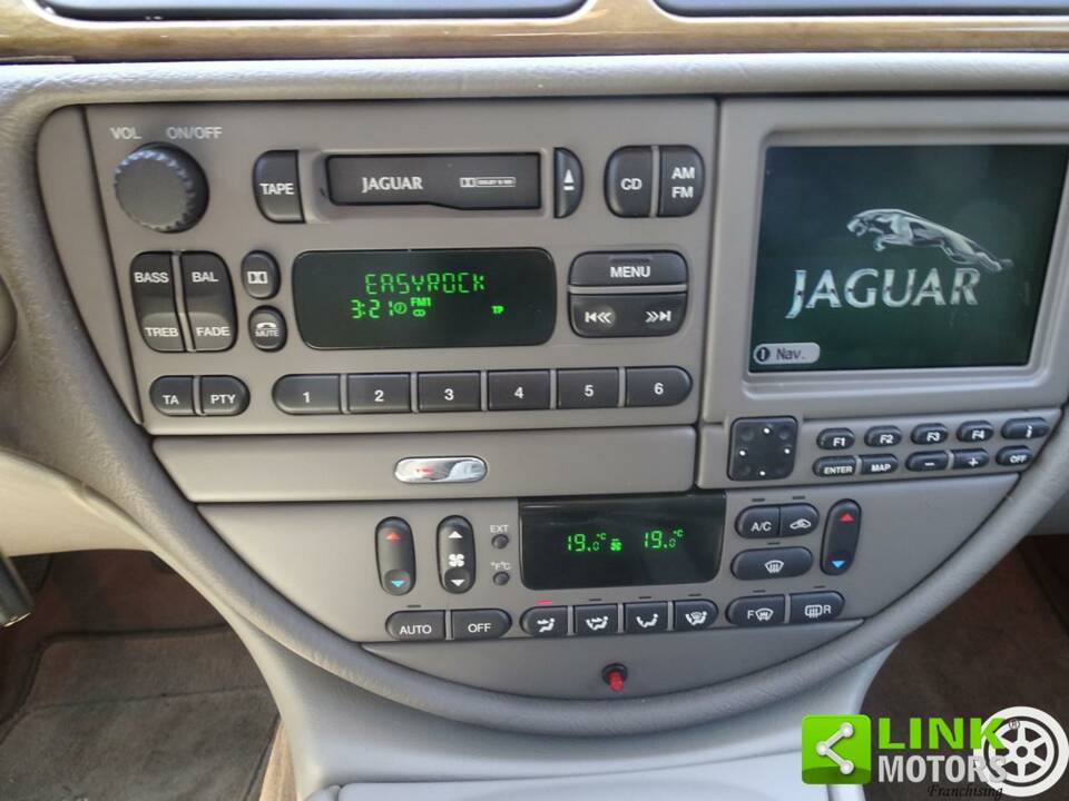 Imagen 17/39 de Jaguar S-Type 3.0 V6 (2000)