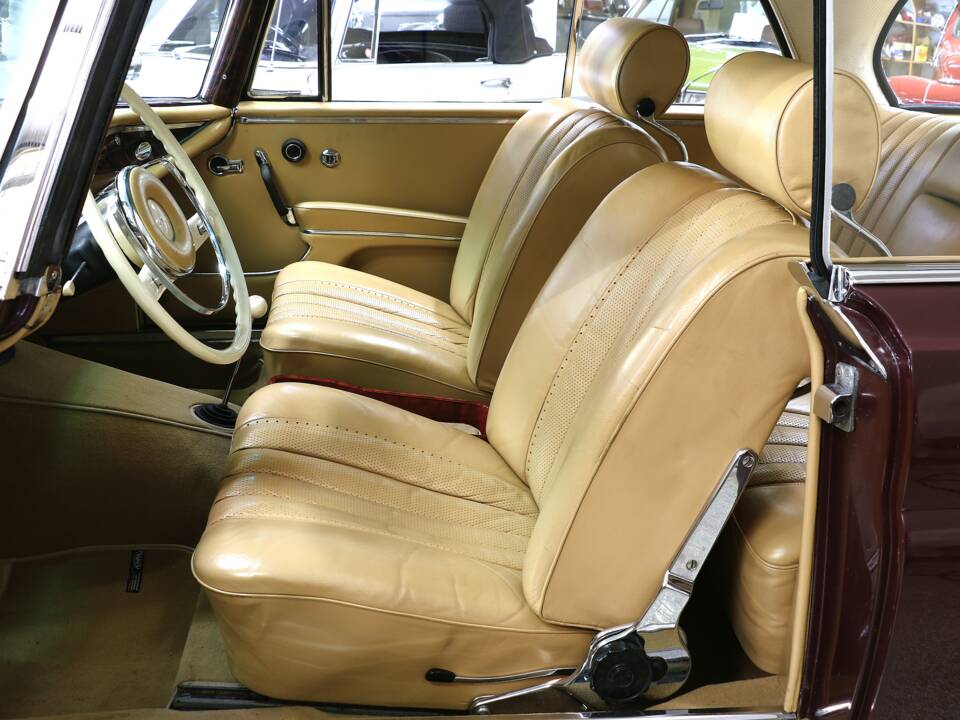 Bild 16/39 von Mercedes-Benz 220 SE b (1964)