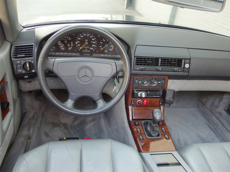 Image 50/96 of Mercedes-Benz 300 SL (1992)