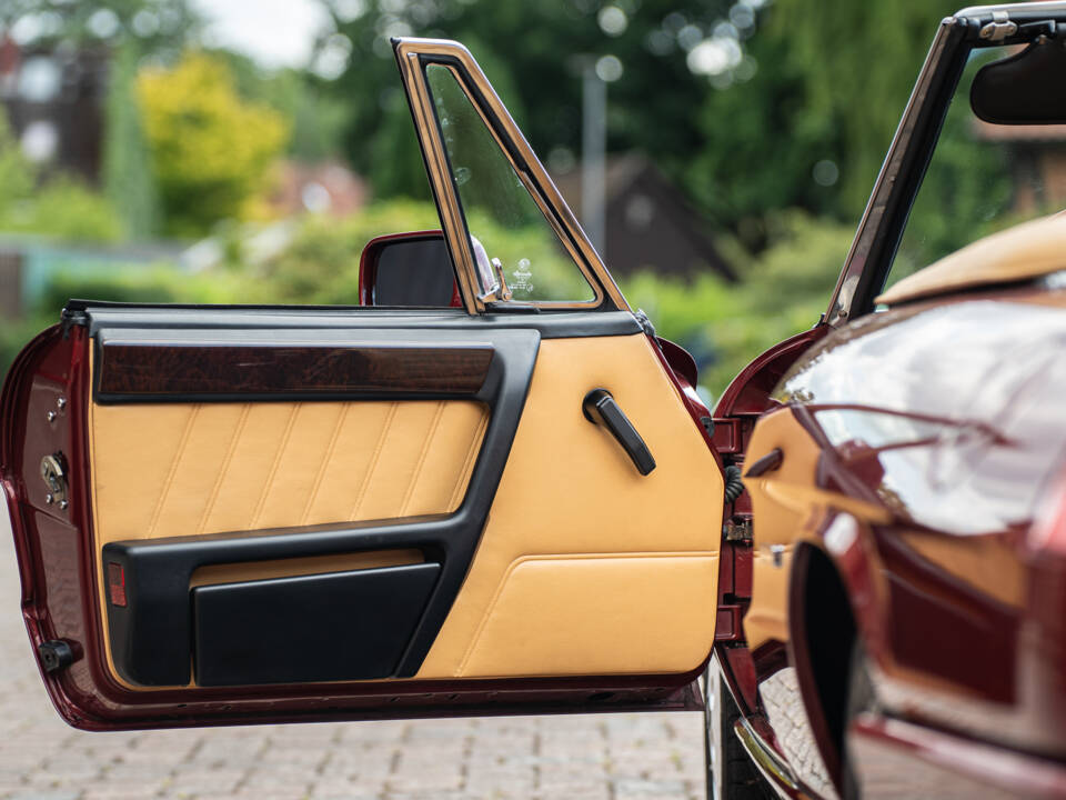 Image 26/42 of Alfa Romeo 2.0 Spider (1990)