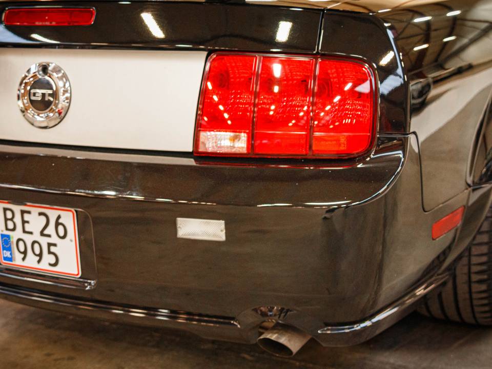 Image 19/49 of Ford Mustang GT (2006)