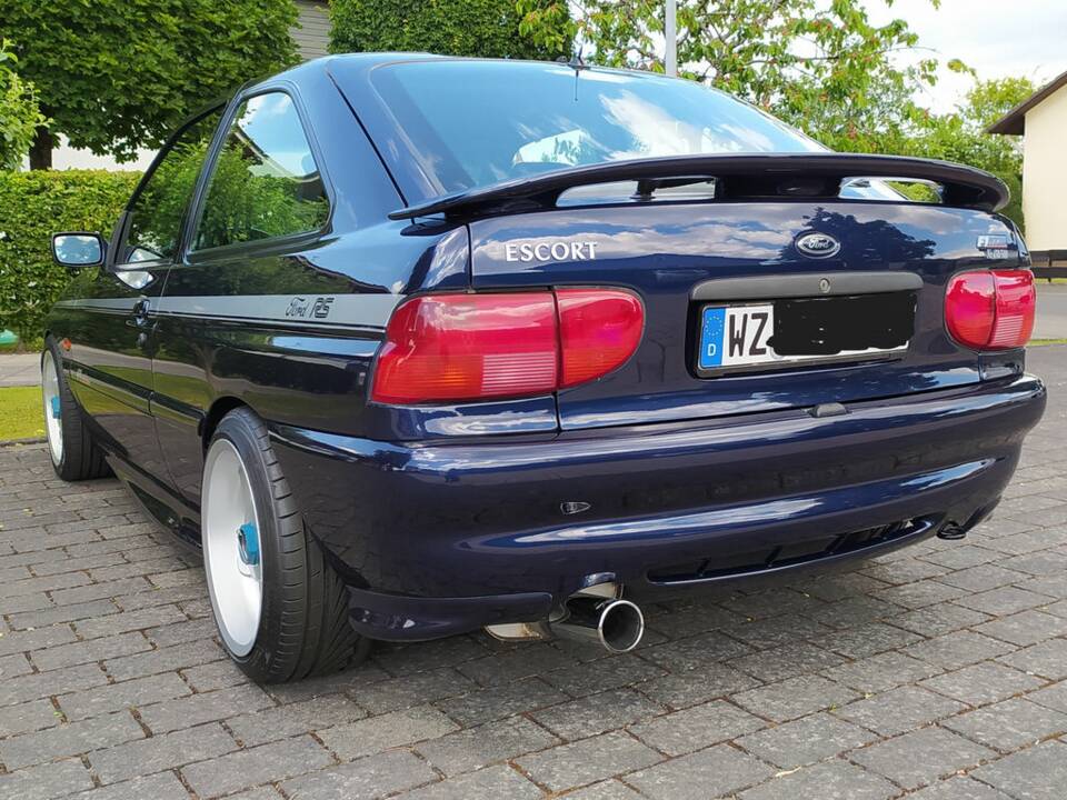 Image 5/8 of Ford Escort 2.0 16V "F1 Edition" (1996)