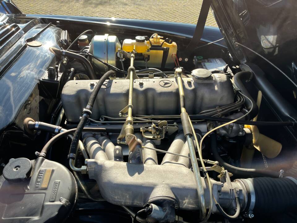 Image 21/29 of Mercedes-Benz 230 SL (1965)