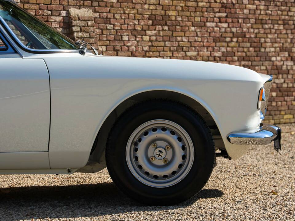 Image 22/50 of Alfa Romeo Giulia 1600 GTC (1966)