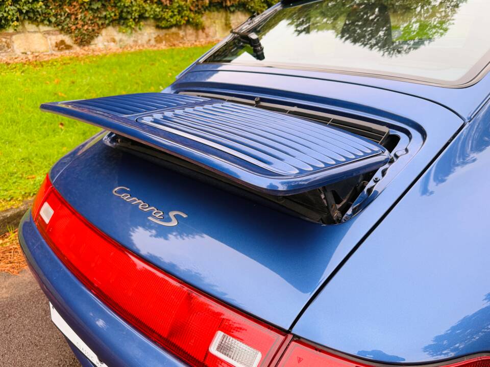 Image 22/27 of Porsche 911 Carrera S (1997)