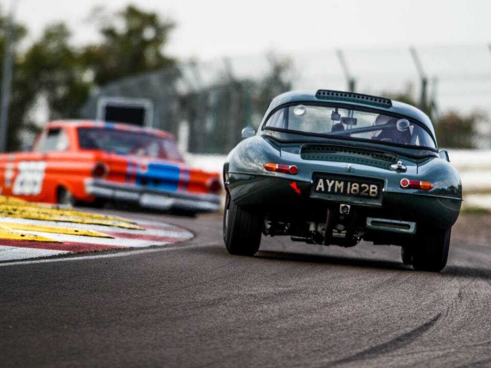 Afbeelding 18/20 van Jaguar E-Type "Semi-Lightweight" (1965)
