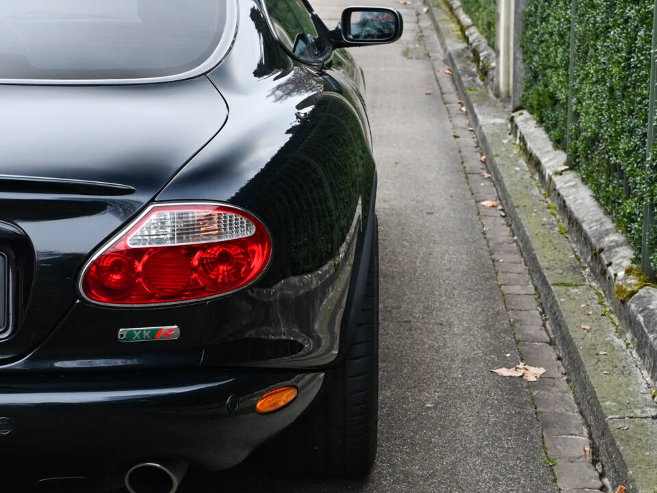 Image 25/51 of Jaguar XKR (2003)