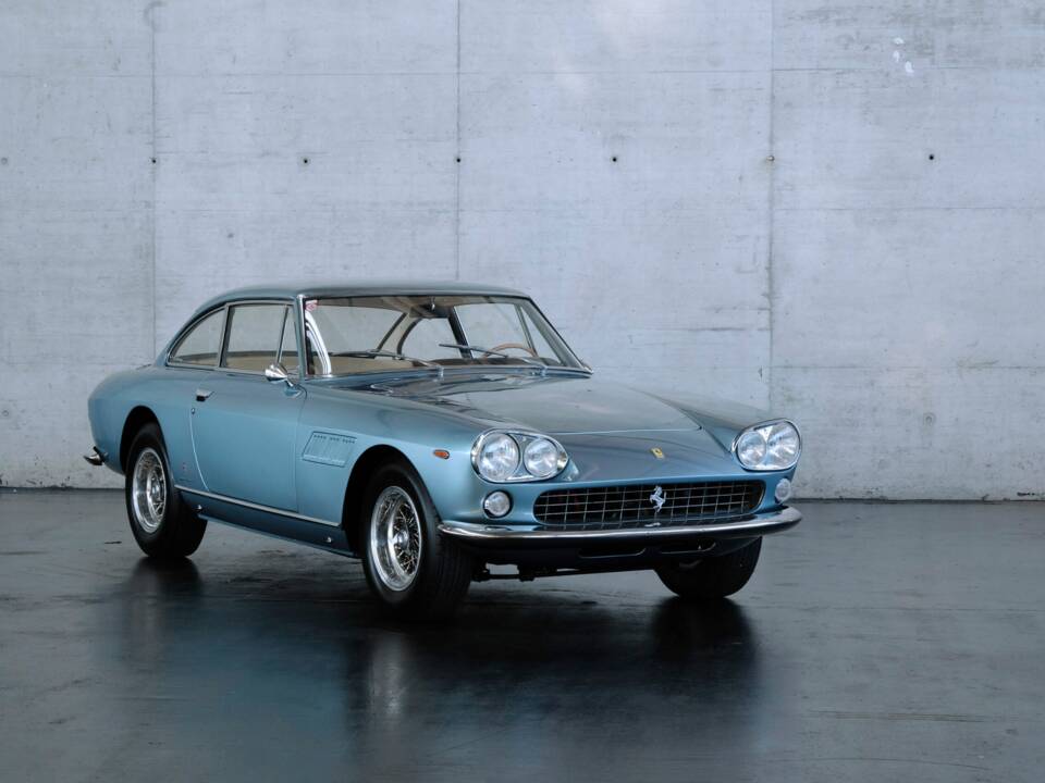 Image 9/50 of Ferrari 330 GT 2+2 (1964)