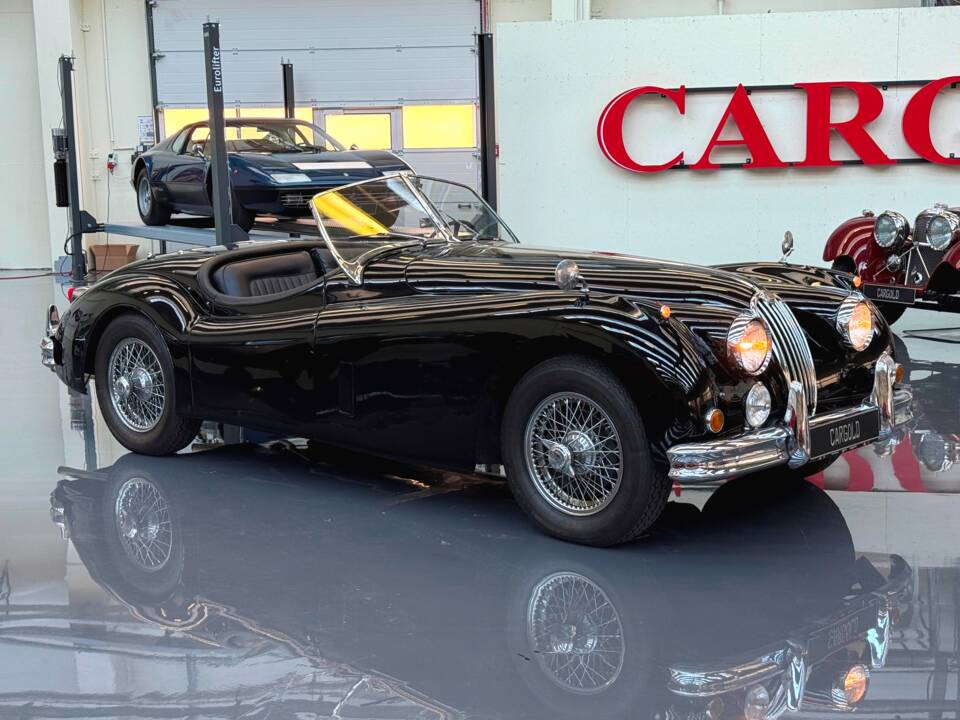 Image 4/8 de Jaguar XK 140 SE OTS (1956)