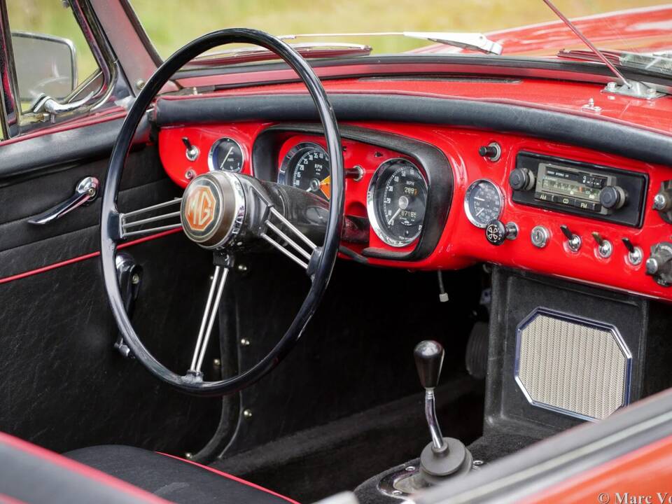 Image 36/39 de MG MGB (1964)
