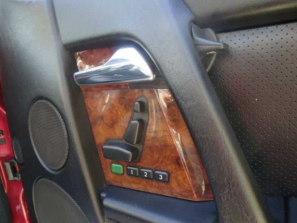 Immagine 37/45 di Mercedes-Benz 500 SL (1991)