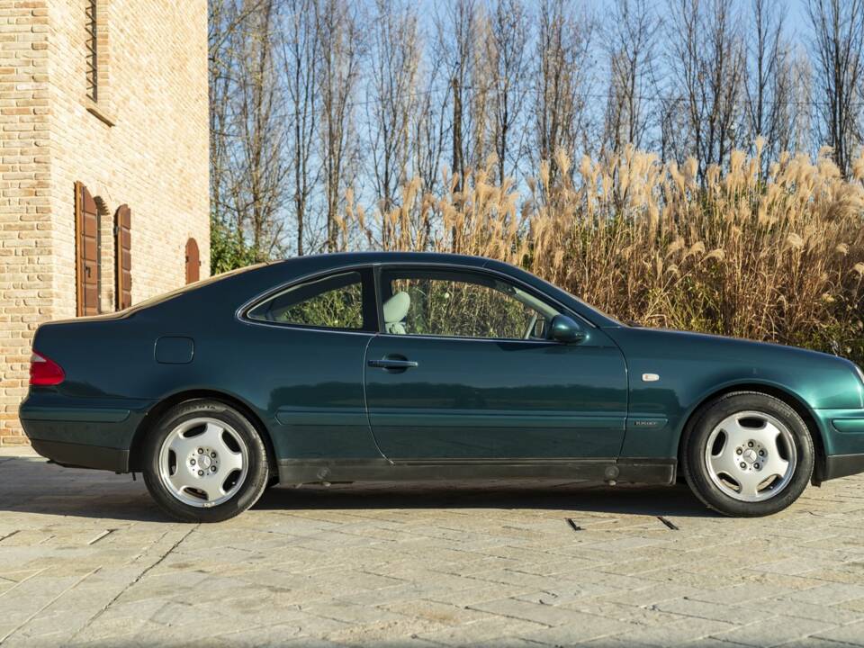 Imagen 14/50 de Mercedes-Benz CLK 200 (1997)