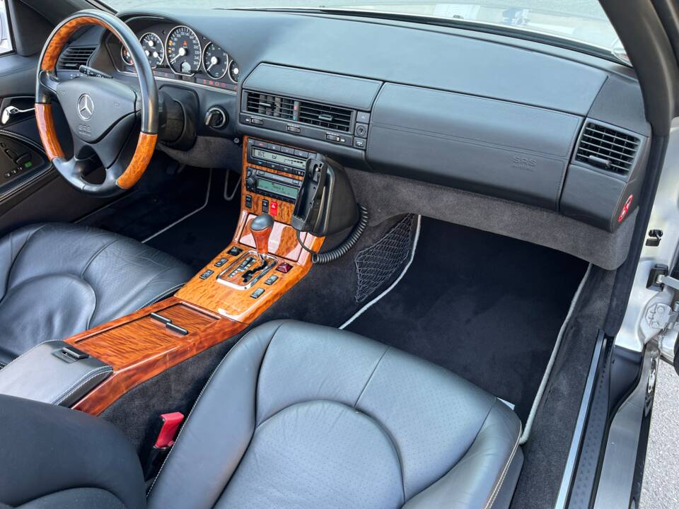 Image 26/91 of Mercedes-Benz SL 320 "Final Edition" (2001)