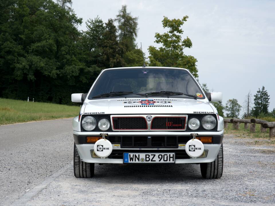 Image 5/47 of Lancia Delta HF Integrale (1988)