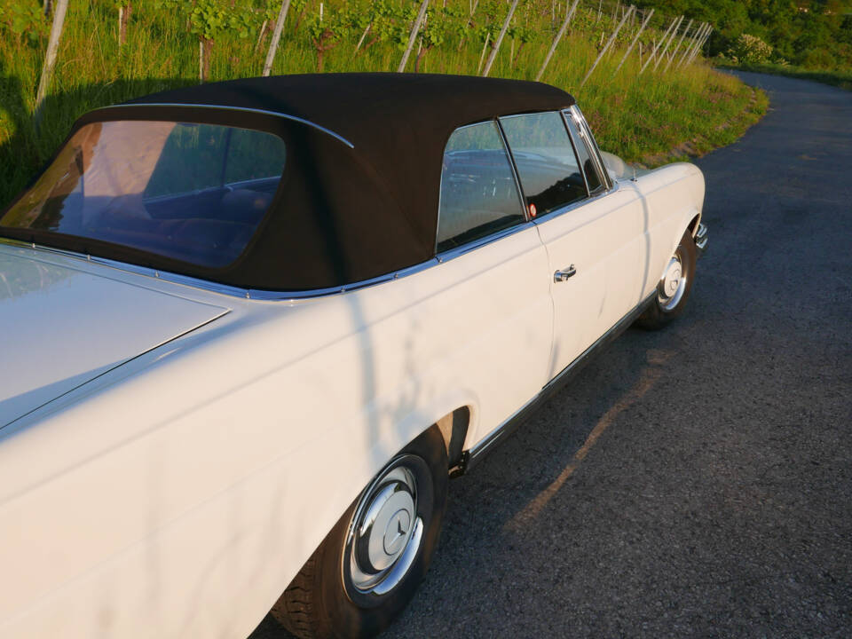 Imagen 49/56 de Mercedes-Benz 220 SE b (1962)