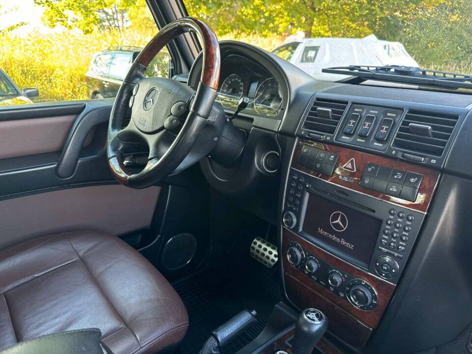 Image 15/18 of Mercedes-Benz G 350 Bluetec (SWB) (2011)