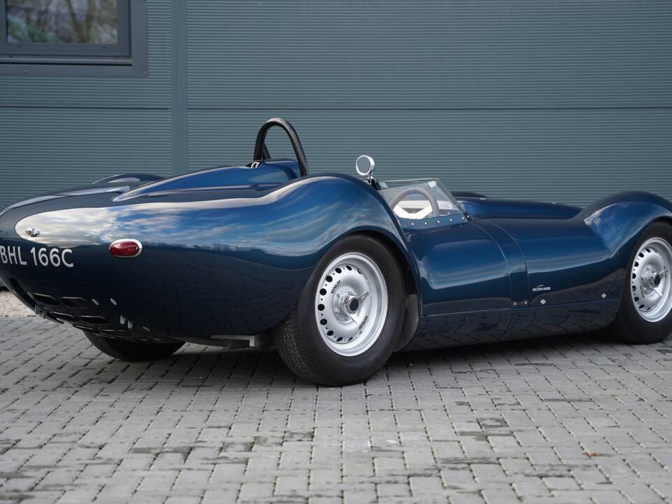 Image 5/50 of Lister Knobbly (1958)