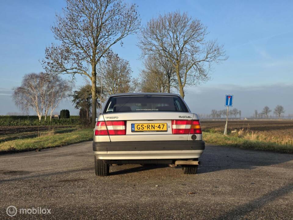 Bild 12/31 von Volvo 940 2.3i (1993)