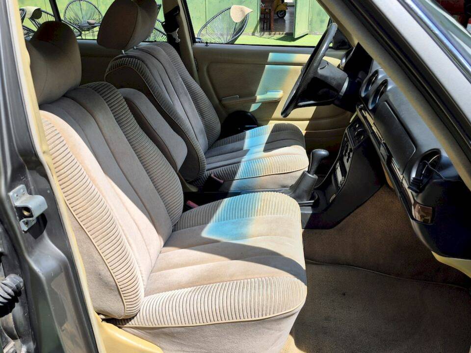 Image 47/71 of Mercedes-Benz 240 D (1980)