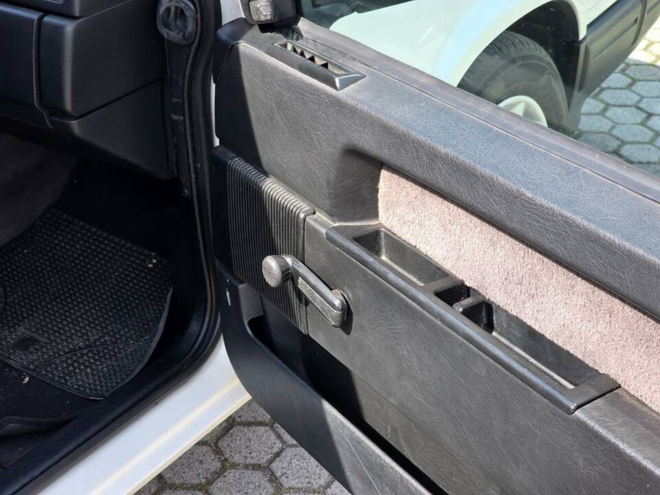 Bild 26/35 von Volvo V40 2.0 16V (1996)