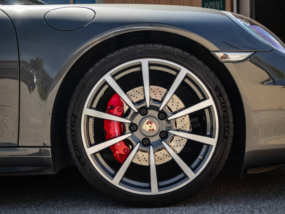Image 14/50 of Porsche 911 Carrera 4S (2013)