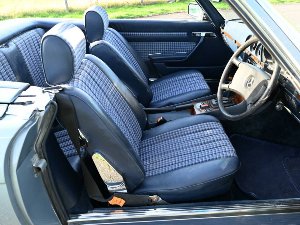 Immagine 37/50 di Mercedes-Benz 380 SL (1980)