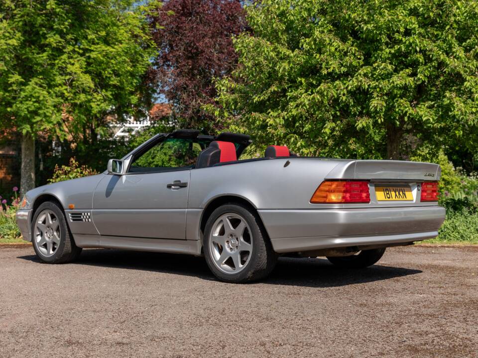 Image 3/50 of Mercedes-Benz SL 320 &quot;Mille Miglia&quot; (1995)