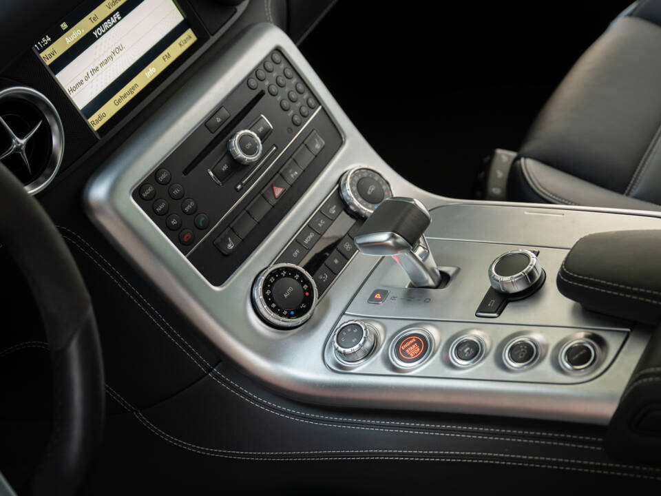 Image 14/33 of Mercedes-Benz SLS AMG (2010)