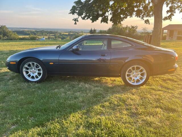 Bild 19/27 von Jaguar XKR (2001)