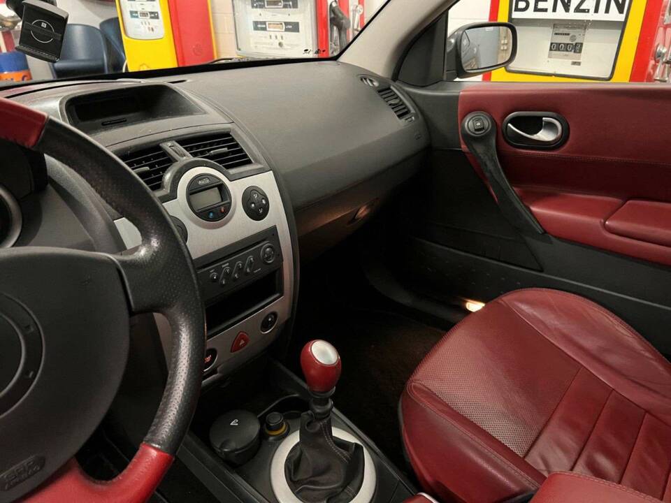 Bild 9/20 von Renault Mégane CC 2.0 16V (2004)