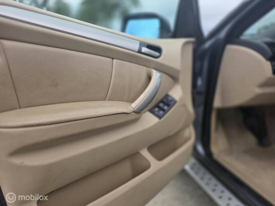 Bild 16/46 von BMW X5 3.0i (2003)