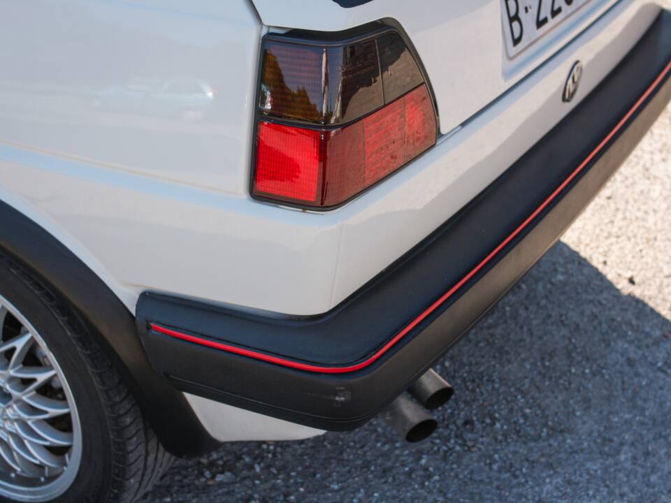 Bild 9/58 von Volkswagen Golf II GTi 1.8 (1988)