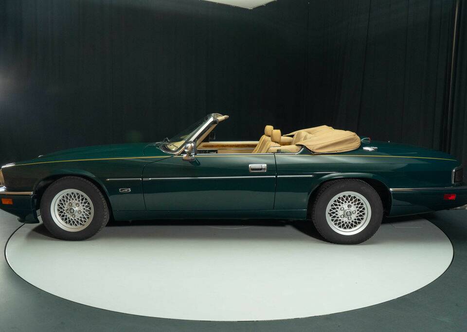 Image 7/8 of Jaguar XJS 4.0 (1994)