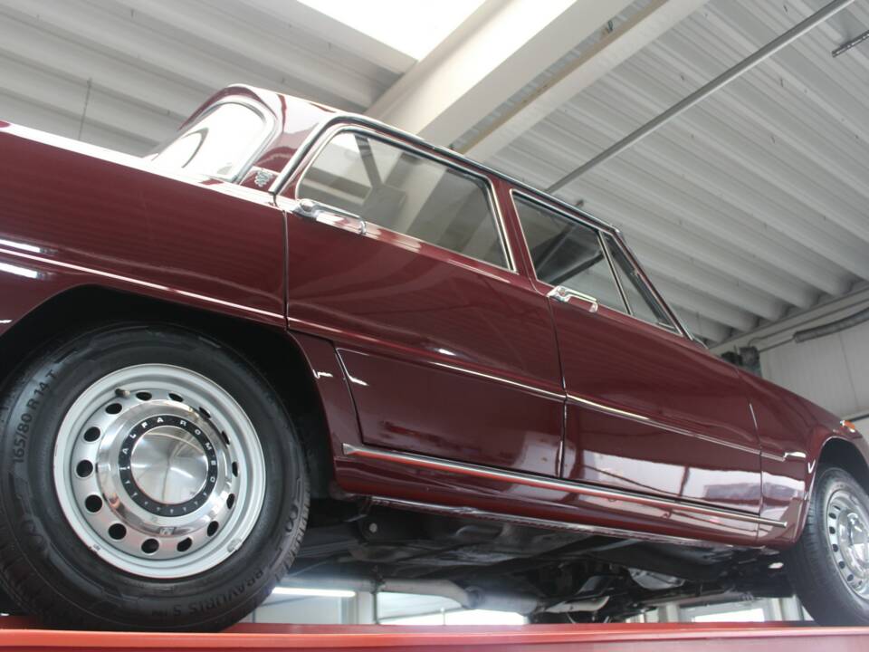 Imagen 10/50 de Alfa Romeo Giulia Nuova Super 1600 (1971)
