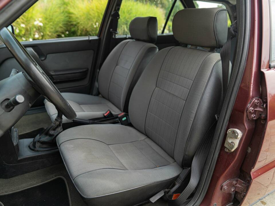 Image 30/50 of Alfa Romeo 33 - 1.3 Sportwagon 4x4 (1992)