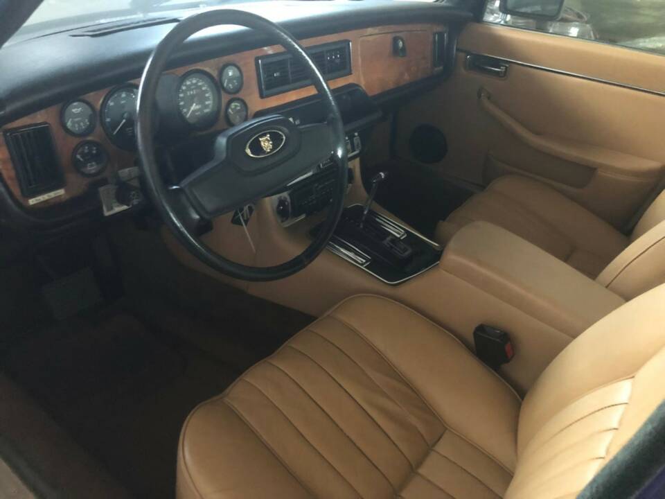 Image 5/6 de Jaguar XJ 6 4.2 (1979)