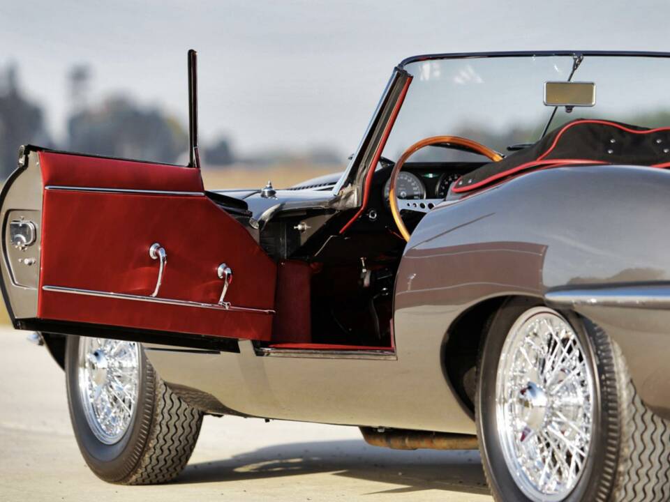 Image 26/50 de Jaguar E-Type 3.8 Flat Floor (1961)