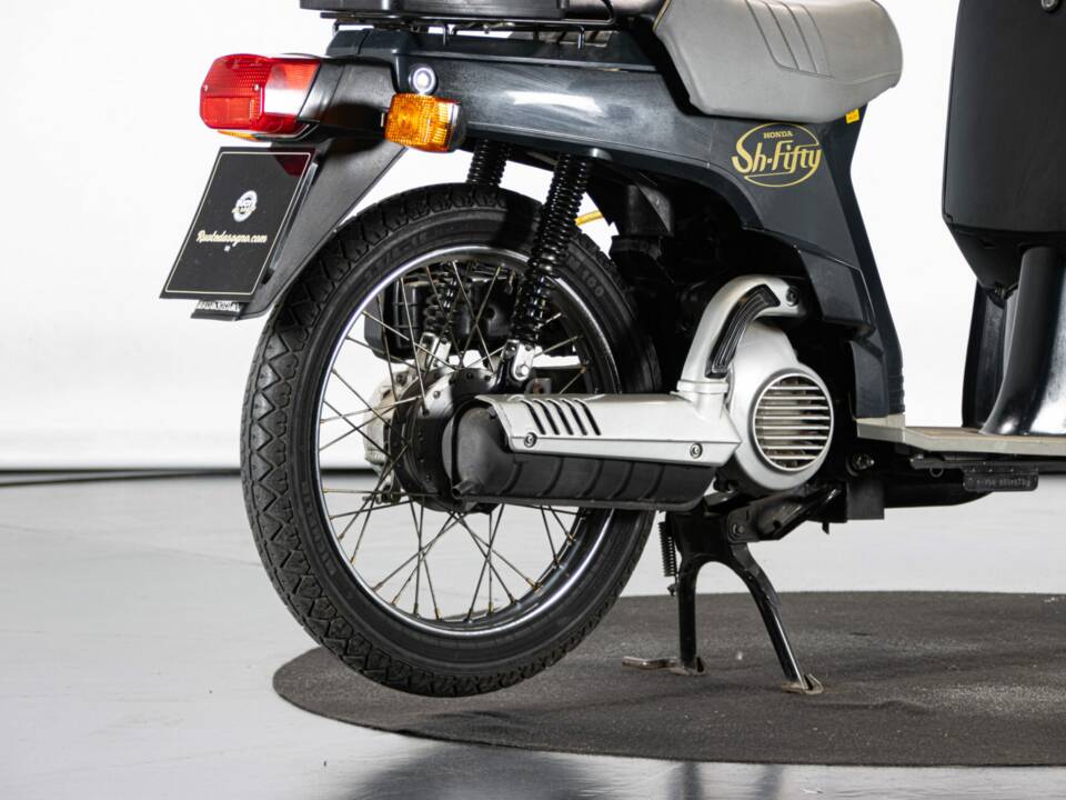 Image 27/44 of Honda SH 50 Fifty (1987)