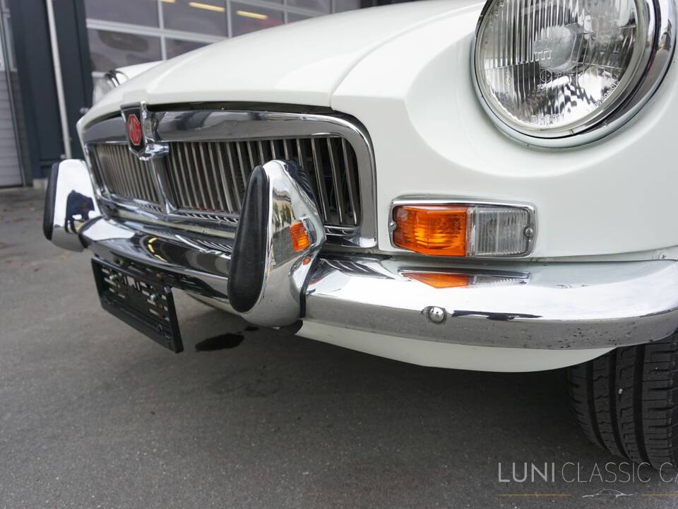 Image 15/54 de MG MGB GT (1974)
